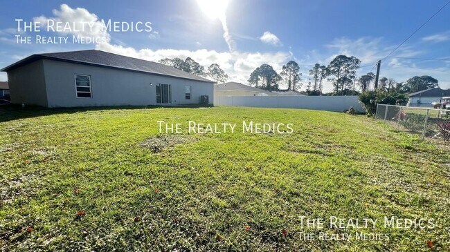 Building Photo - 270 Winfall Ave SW