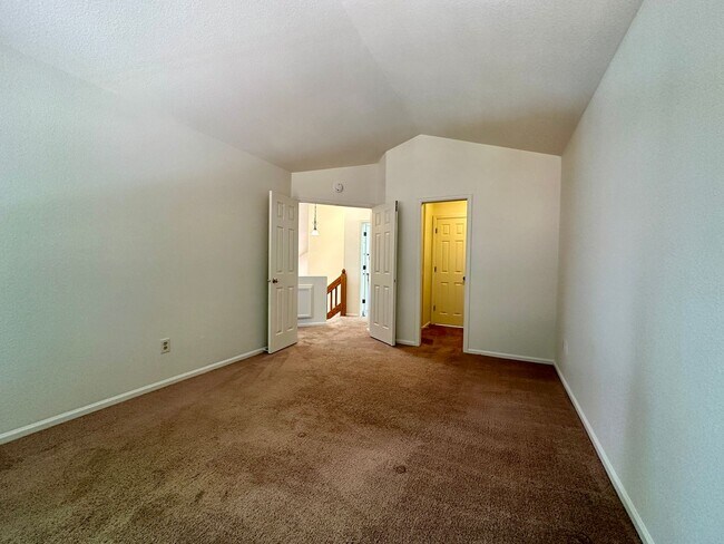Building Photo - Cheery 3 bedroom 2 Bath Home! Available to...
