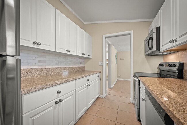 Building Photo - 909 Westgate Dr