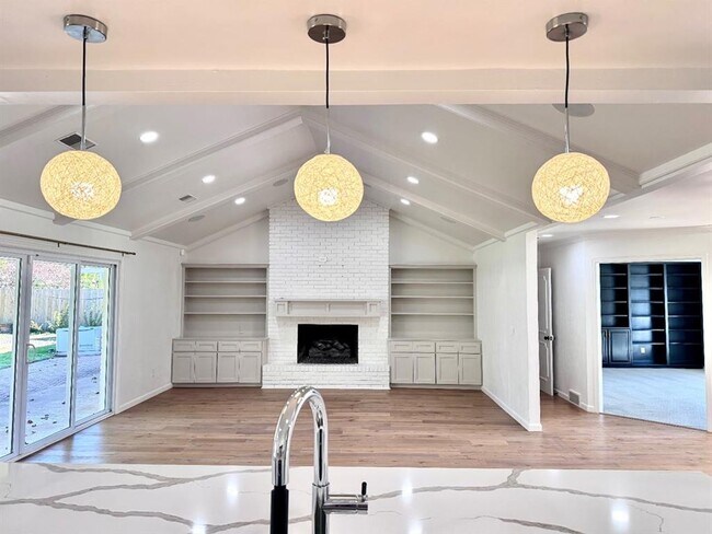 Building Photo - 3025 Regency Ct