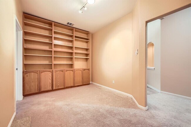 Building Photo - 401 Mandarin Flyway