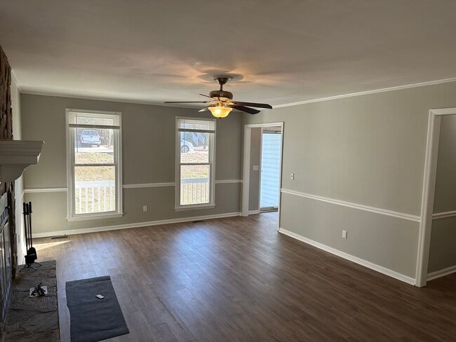 Building Photo - 107 Savanna Woods Cir