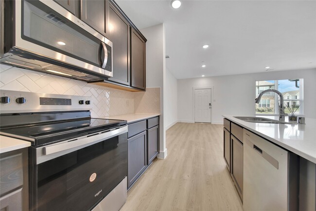 Building Photo - 11915 Carvalho Dr