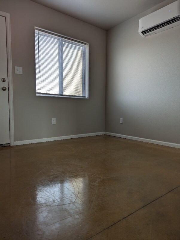 Building Photo - 651 S Union St