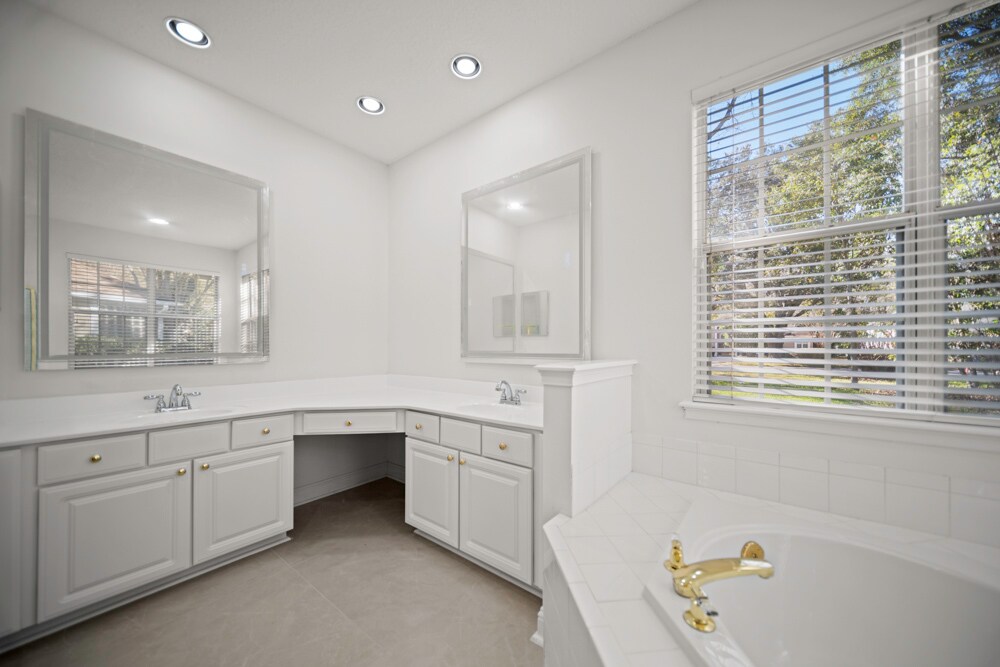 Building Photo - 10061 Vineyard Lake Rd E