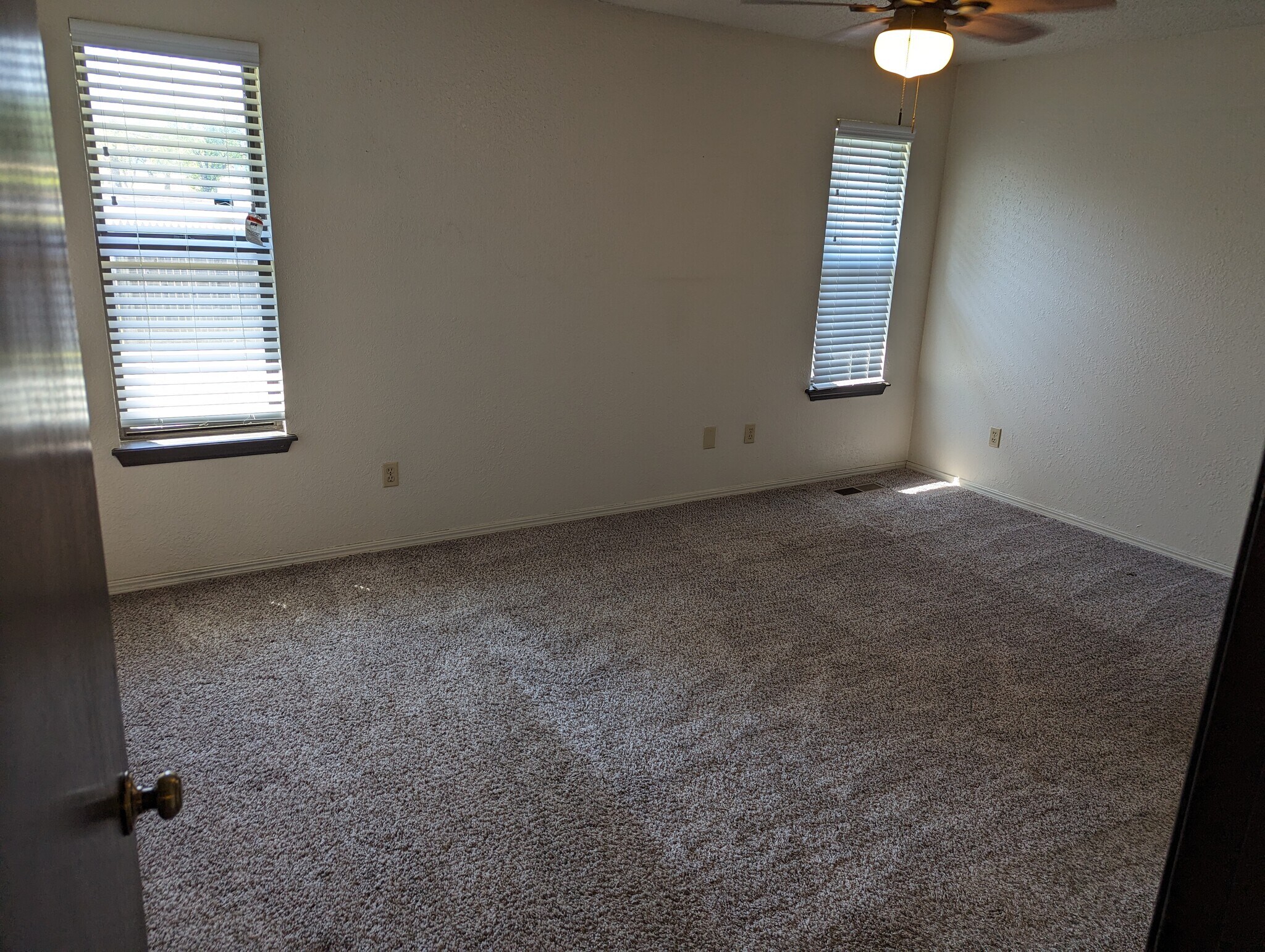 Building Photo - 9021 N Rockwell Dr