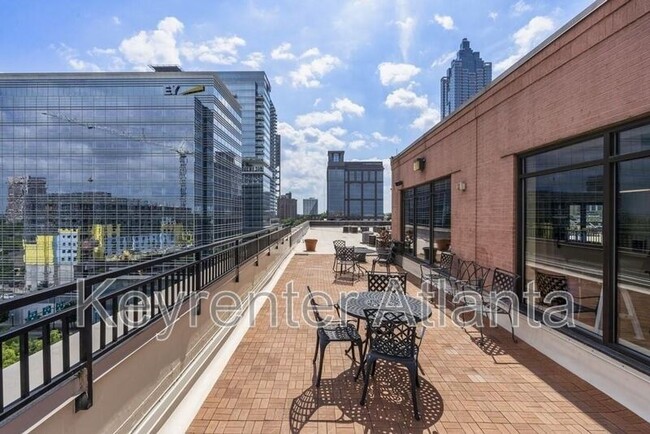 Building Photo - 115 W Peachtree Pl NW