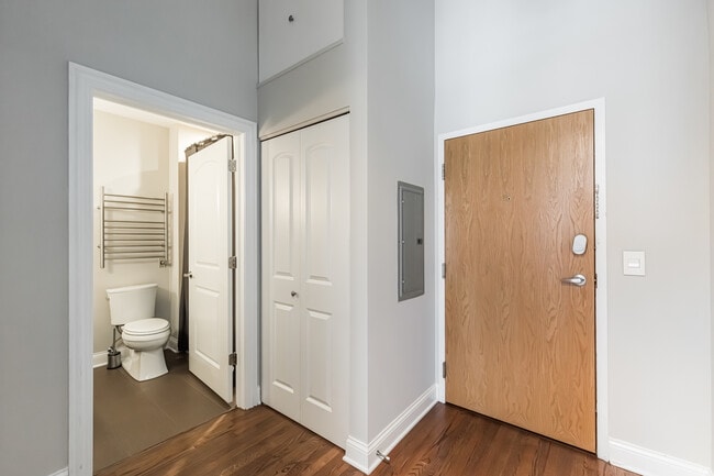 Building Photo - 1000 W Adams St