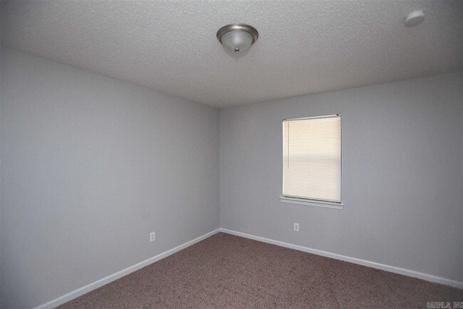 Building Photo - 302 Bellevue Cir