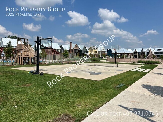 Building Photo - 1025 Pedalers Ln