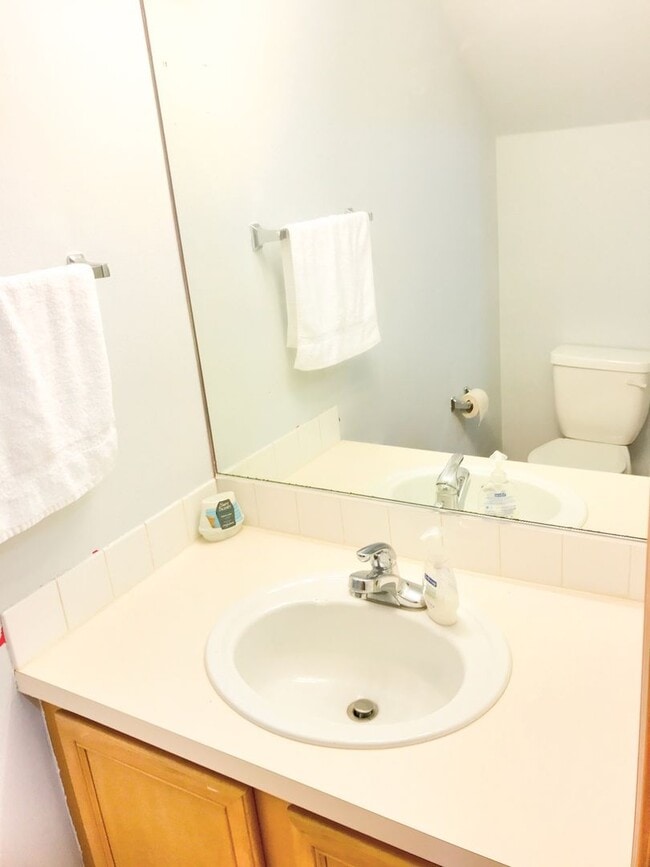 Building Photo - Powellhurst Renovated 3 Bedroom with AC, Garage, Fenced Backyard
