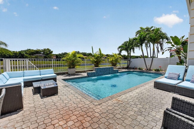 Building Photo - 6362 Brava Way