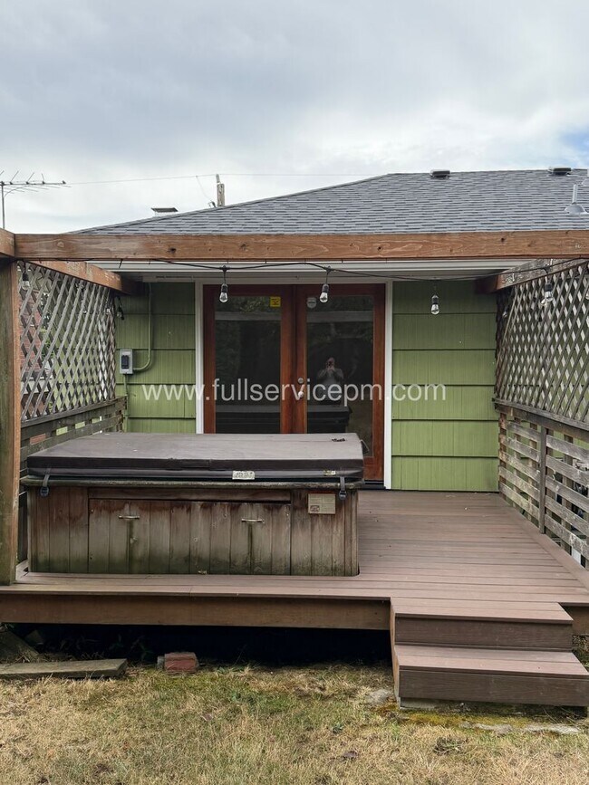 Building Photo - 4834 15th Ave S
