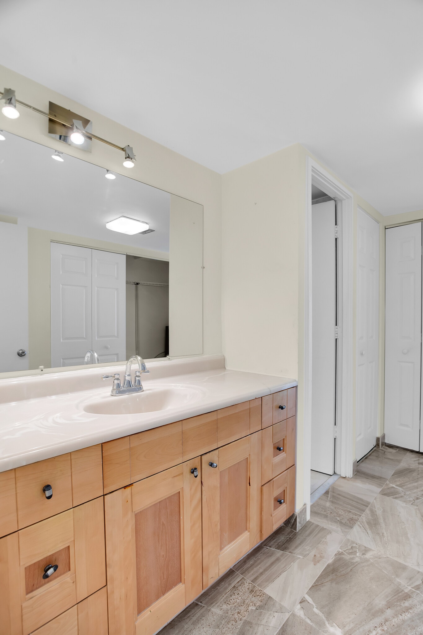 Bathroom - 3701 N Country Club Dr