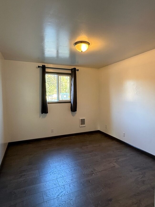 Building Photo - 2 Bed, 1 Bath + Bonus Room & Carport - peaceful country living just minutes from town!