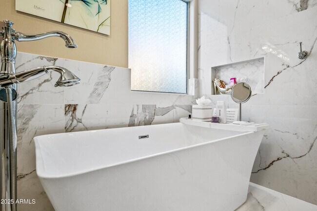 Building Photo - 1817 E Willow Tree Ct