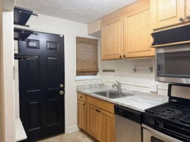 Building Photo - 320 Atkins Ave