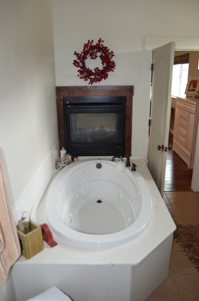 Building Photo - Great Home Coming Available