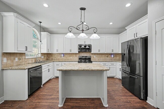 Building Photo - 13314 Enchanted Way