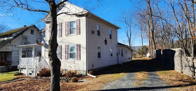 Building Photo - 6 Lower Brook Rd