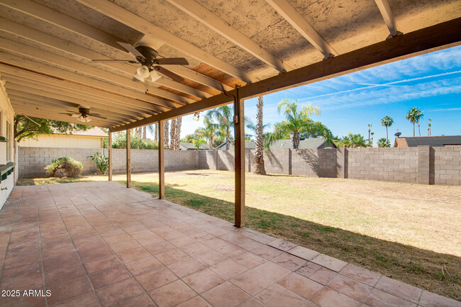 Building Photo - 9353 E Altadena Ave