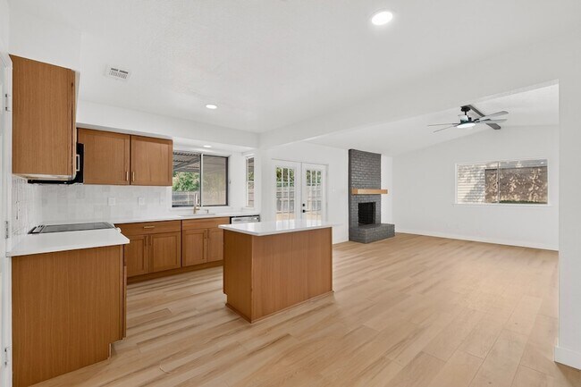 Building Photo - 11231 Pelican Dr