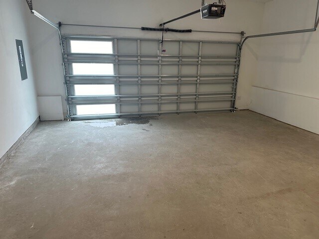 2 car garage - 1265 Doris May Dr