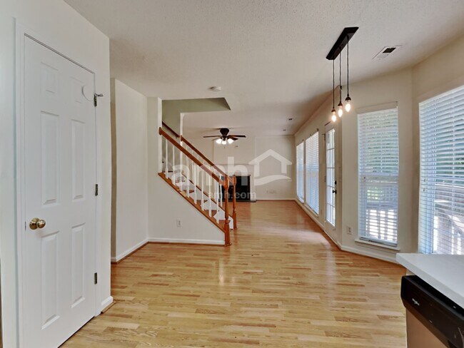 Building Photo - 13211 Peacock Ln