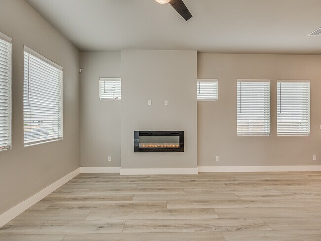 Building Photo - 13000 Maplewood Ave