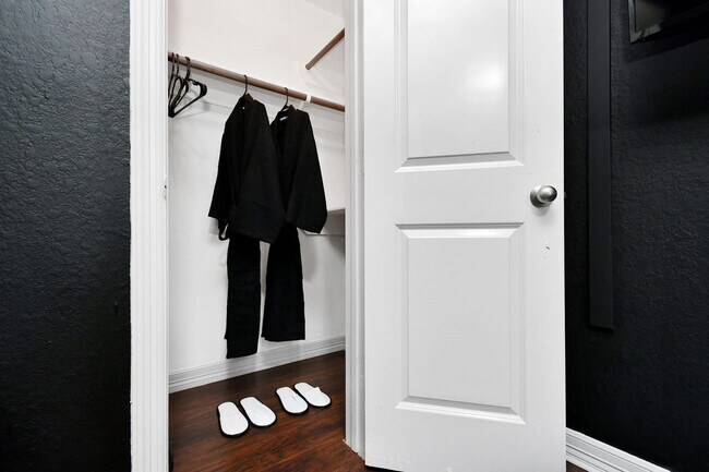 Building Photo - 2905 Baer St