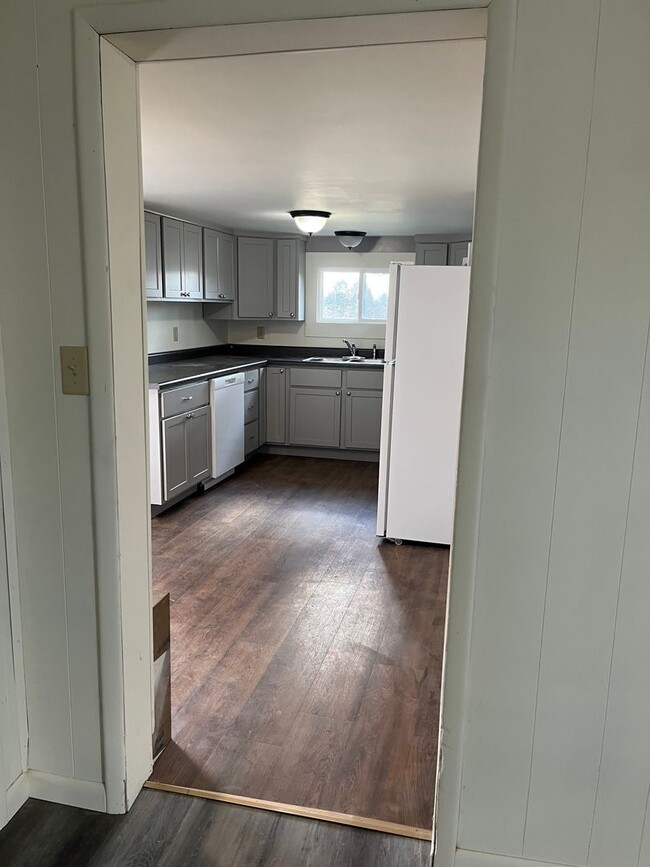 Building Photo - Newly Remodeled Single Family Home - Howar...