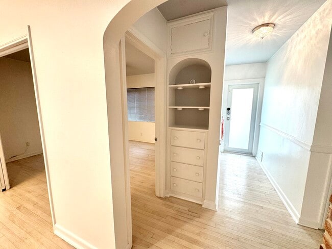 Building Photo - 210 S Ocean Blvd