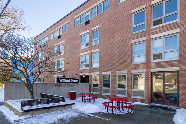 Building Photo - Walnut Place