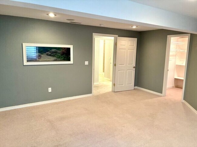 Building Photo - Beautiful and Spacious 3 Bed, 3.5 Bath Townhome in SE Fort Collins. Detached 1 Car Garage. Water/...