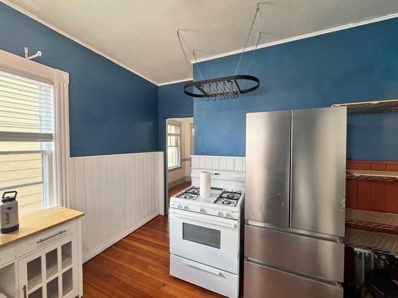 Building Photo - 27 Gilman Ter