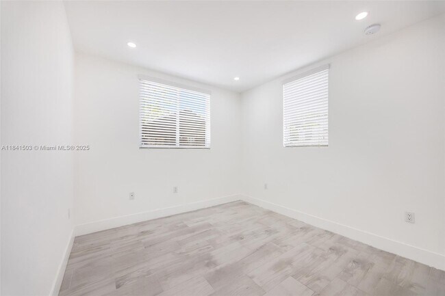 Building Photo - 3823 Thomas Ave