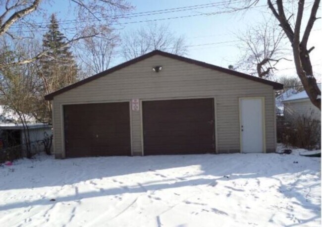 Building Photo - 2276 7th St W