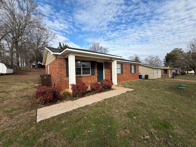 Building Photo - 189 Warden Dr