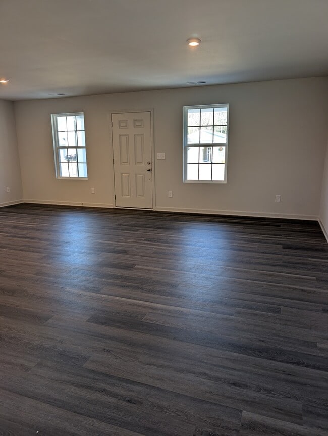 Building Photo - 6717 Hardwick Ln