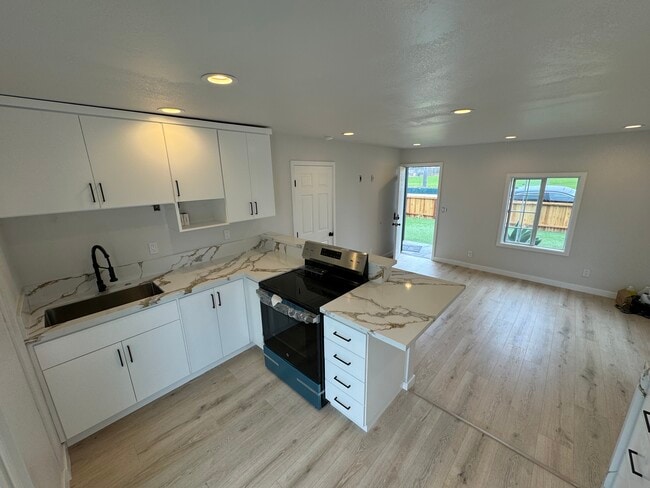 Building Photo - 1604 Mackay Ln
