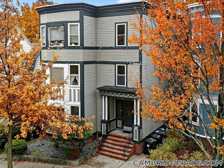 Building Photo - 1576 Cambridge St