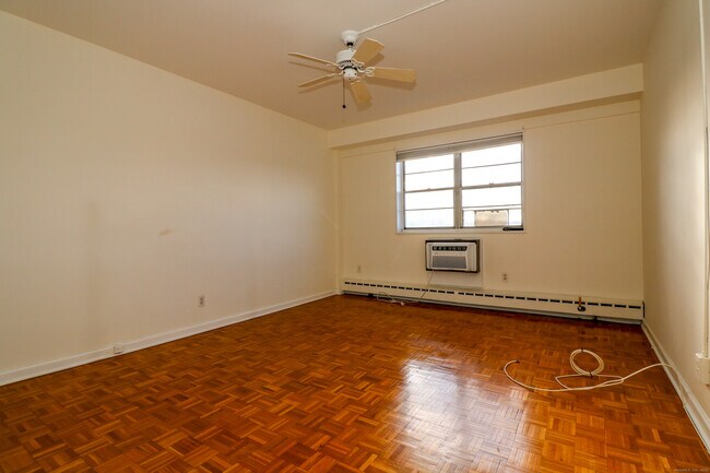 Building Photo - 25 Cartright St