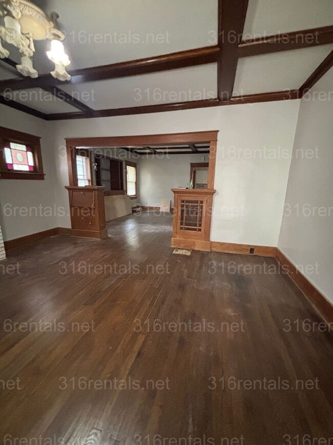 Building Photo - Five bedroom Two bath house for rent!