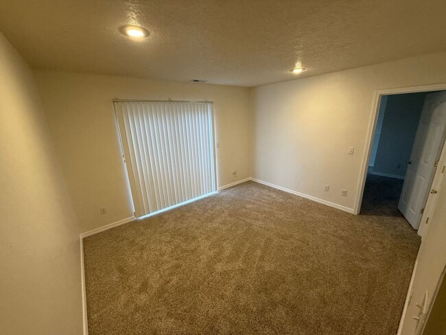 Building Photo - 180-190 NE 10th St