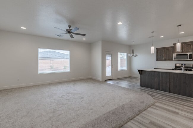 Building Photo - Beautiful Property in the Sage Canyon Neig...