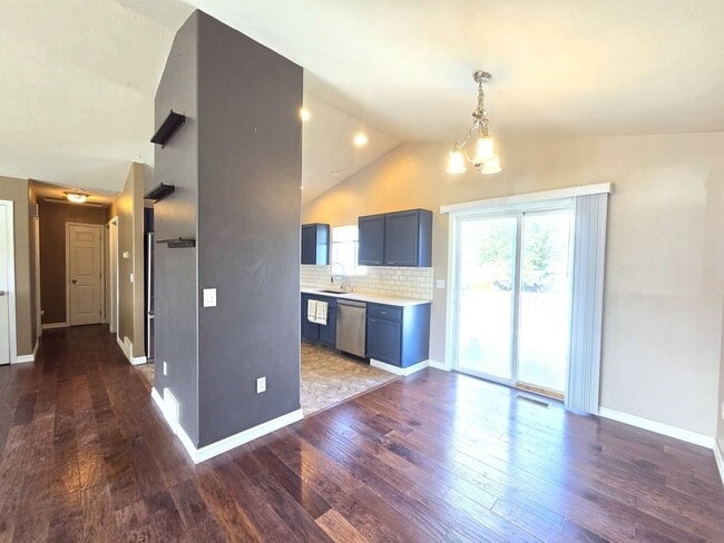 Building Photo - $2,695 - 3 Bed / 2 Bath Beautiful and Spacious Home with a Fully Fenced backyard