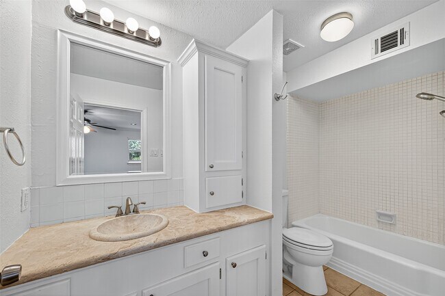 Building Photo - 2706 Mason St