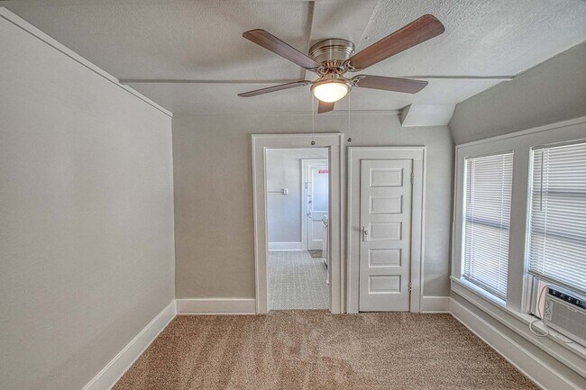Building Photo - 464 College