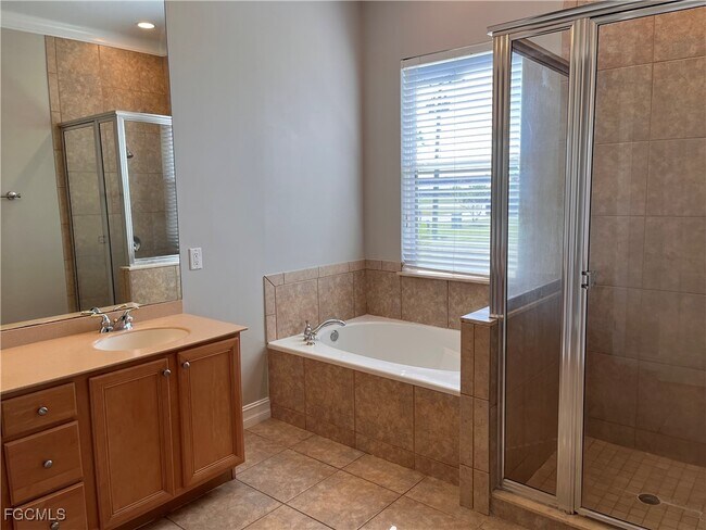 Building Photo - 1521 SW 22nd Pl