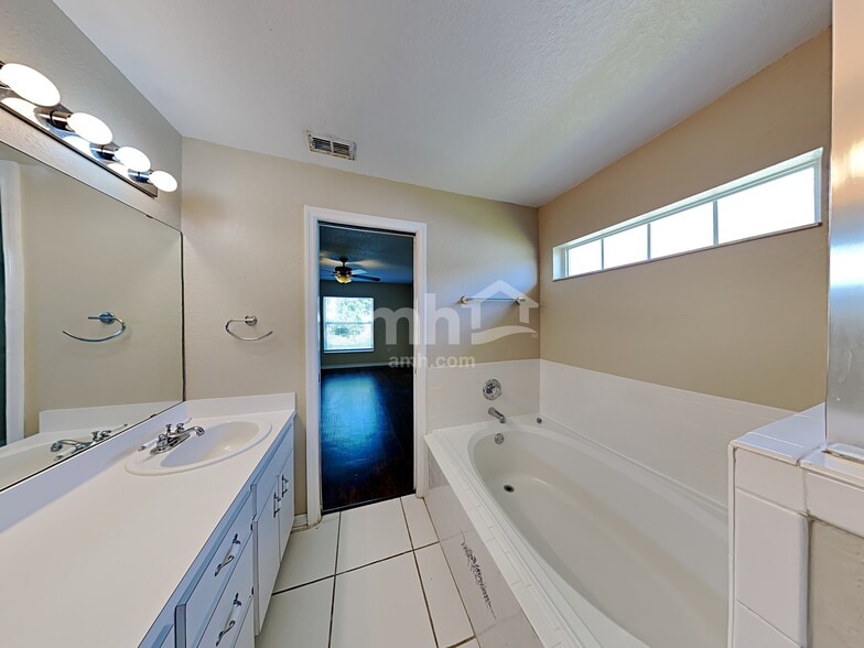 Building Photo - 2862 Hickory Ridge Dr